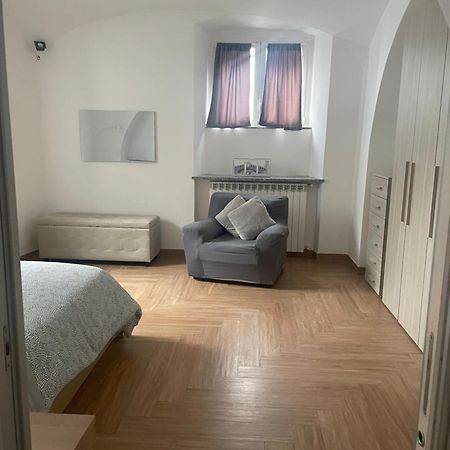Elle'S House Apartment Савона Екстериор снимка